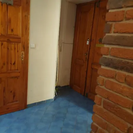 In 1 Konukevi *